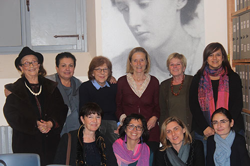 dall’alto da sinistra a destra: Giusi Ambrosio, Vittoria Tola, Chiara Valentini, Isabella Peretti, Annamaria Rivera, Valentina Muià; in basso: Patrizia Cecconi, Laura Fano, Simona La Rocca, Nicolette Mandarano. dall’alto da sinistra a destra: Giusi Ambrosio, Vittoria Tola, Chiara Valentini, Isabella Peretti, Annamaria Rivera, Valentina Muià; in basso: Patrizia Cecconi, Laura Fano, Simona La Rocca, Nicolette Mandarano.